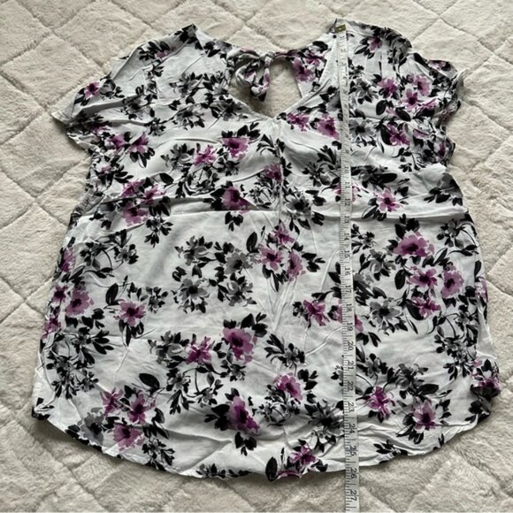 Torrid | White and Purple Abbey Floral Bow-Back Top | Size 0X - Picture 13 of 13